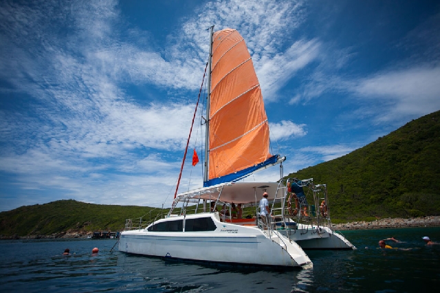 Морская прогулка на парусной яхте по заливу Нячанг (Sailing yacht journey)